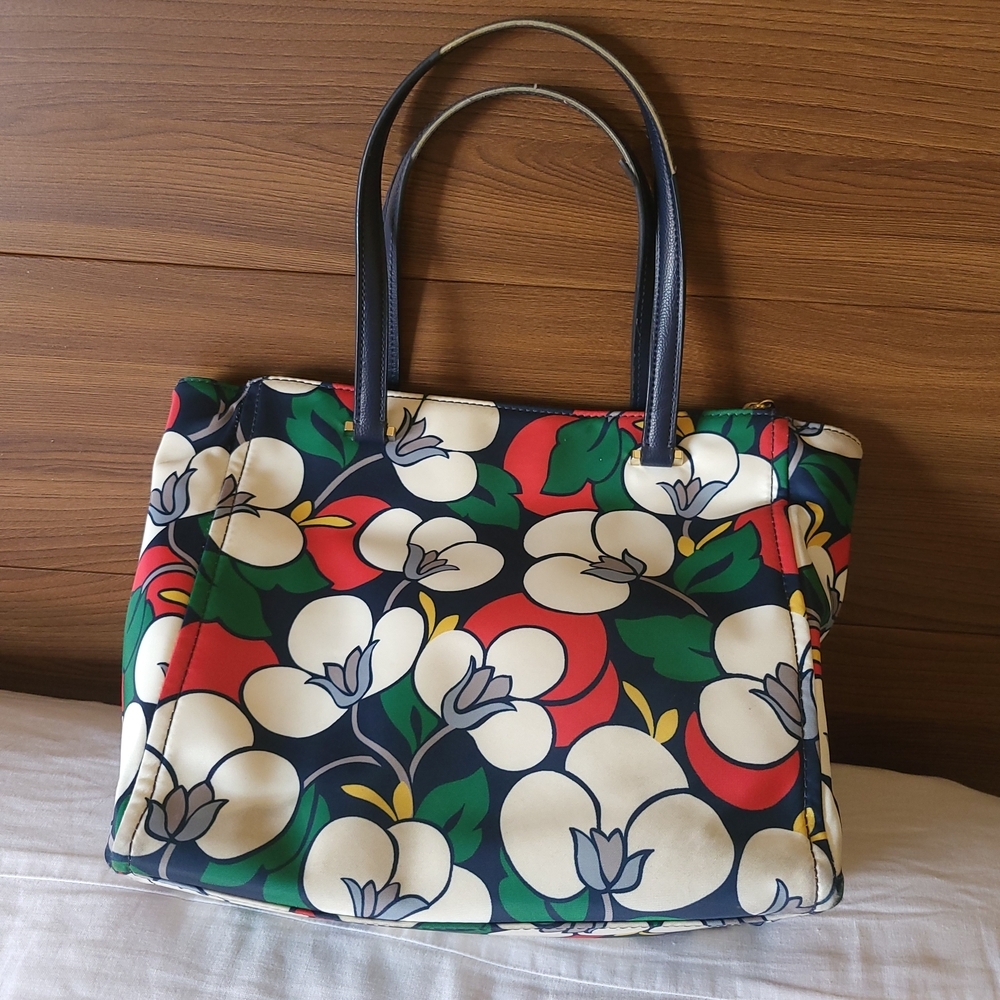 Kate Spade Red and Green Tote Bag with Floral Design - Picture 2 of 10